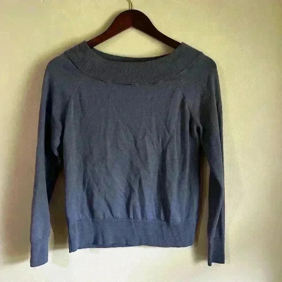 Uniqlo off the shoulder sweater - Picture 1 of 3
